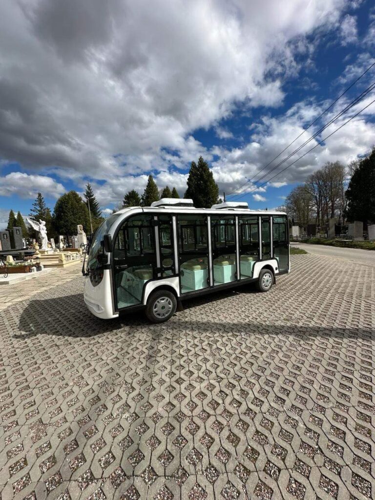 У Франківську на міському кладовищі до Великодня запустять автобус