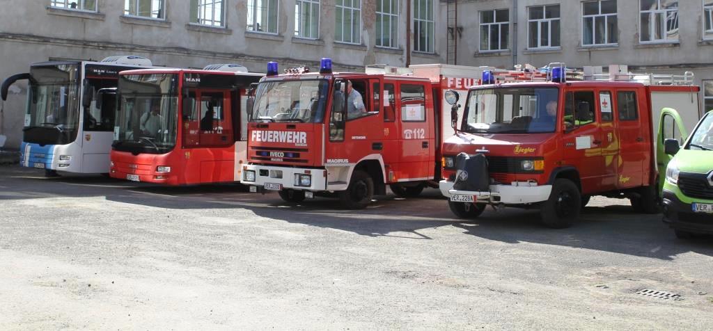 Німецькій партнери передали Тлумацькій громаді два автобуси та два пожежних авто