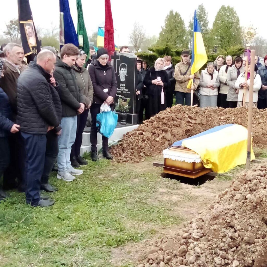Жителі Галицької громади попрощалися із Іваном Онищуком, який загинув на війні