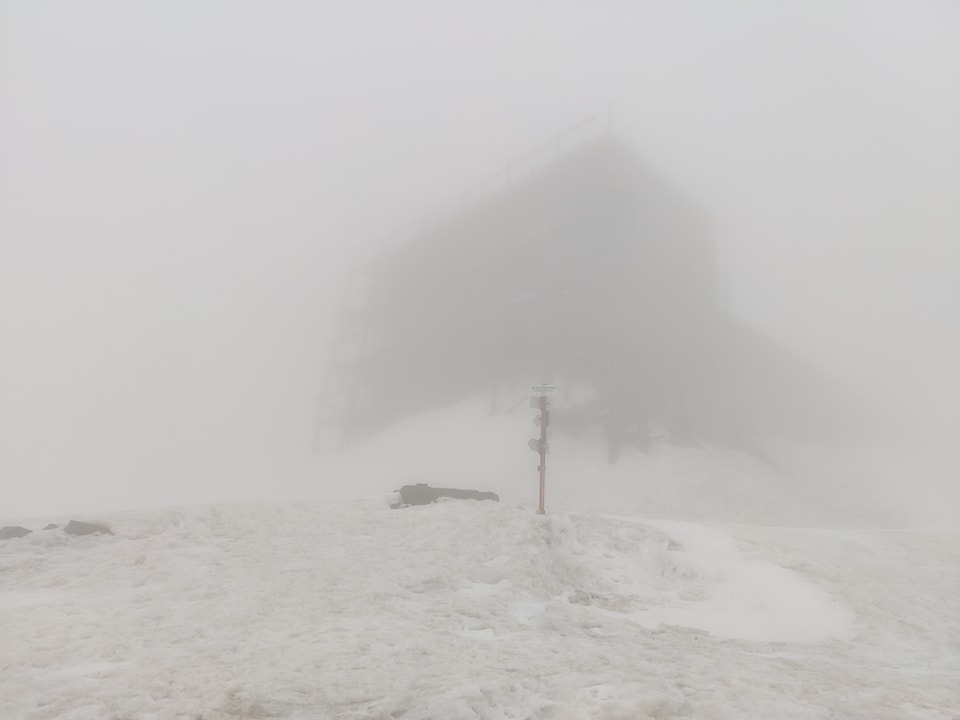 Туристам рекомендують утриматися від походів у Карпати через сніголавинну небезпеку