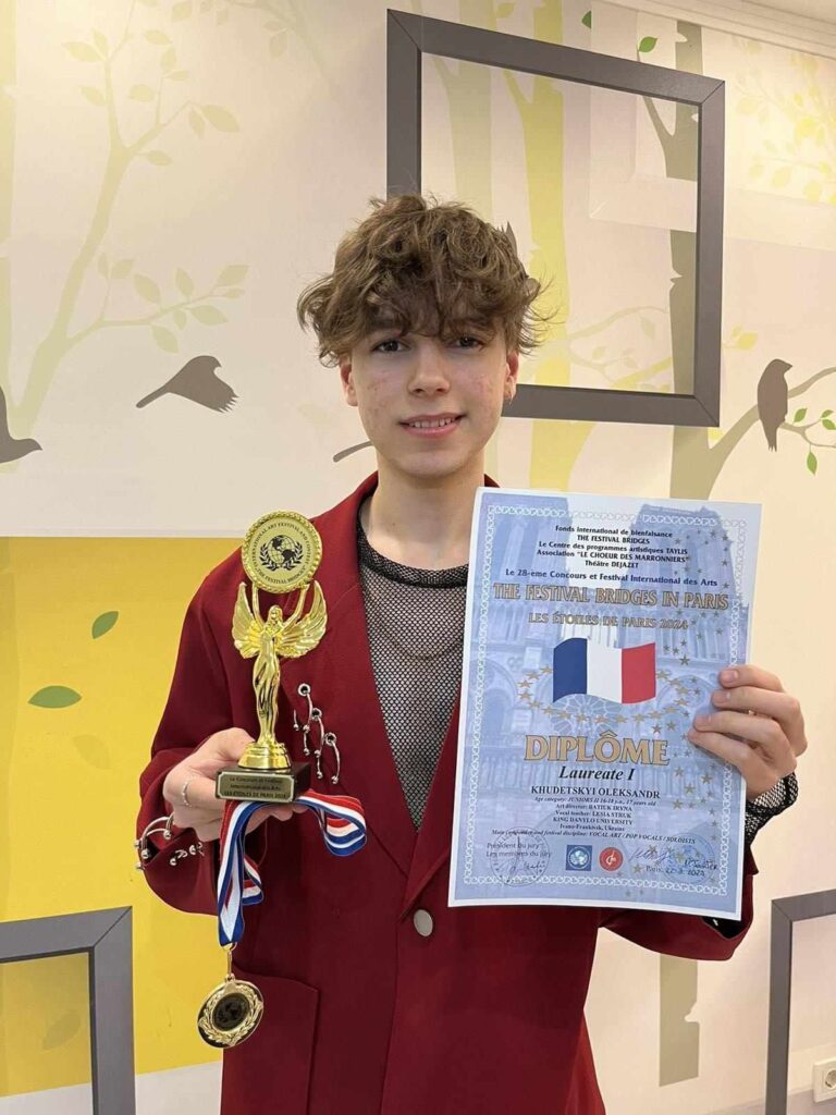 Франківські студенти стали переможцями мистецького конкурсу в Парижі