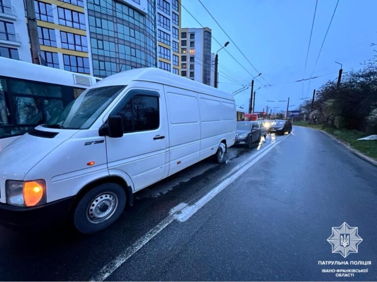 П'яний водій спричинив ДТП за участі чотирьох автомобілів та втік з місця аварії