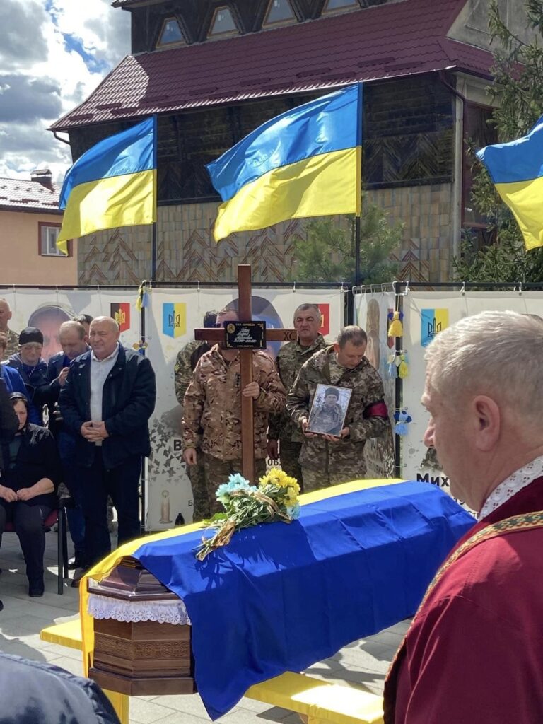 Завтра проведуть в останню дорогу захисника з Прикарпаття Андрія Герина