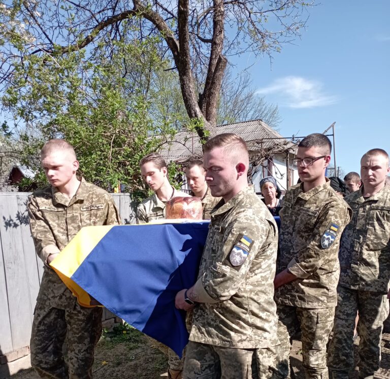 На Прикарпатті провели в останню дорогу полеглого Героя Назара Данилець