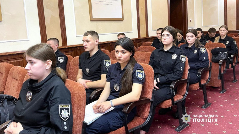 Лави поліції Прикарпаття поповнили 47 молодих правоохоронців