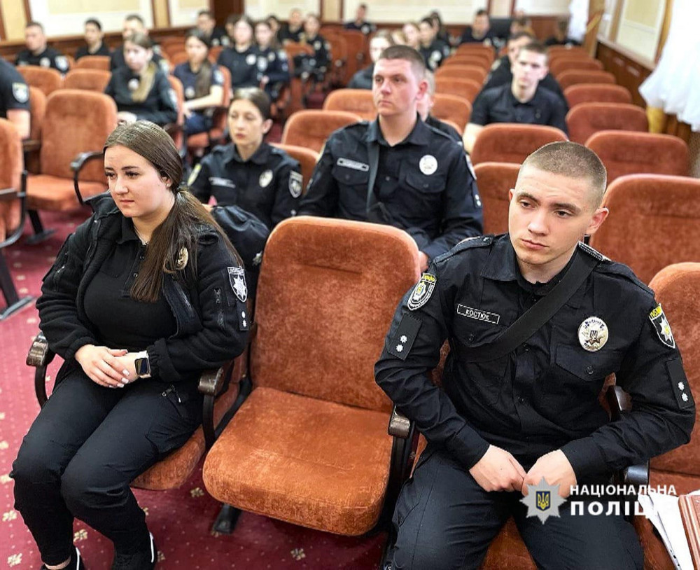 Лави поліції Прикарпаття поповнили 47 молодих правоохоронців