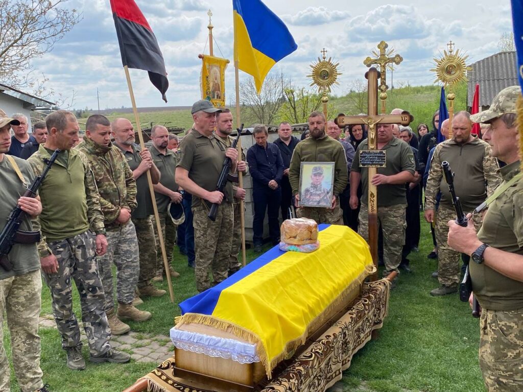 На Городенківщині провели в останню дорогу захисника Романа Ленчовського