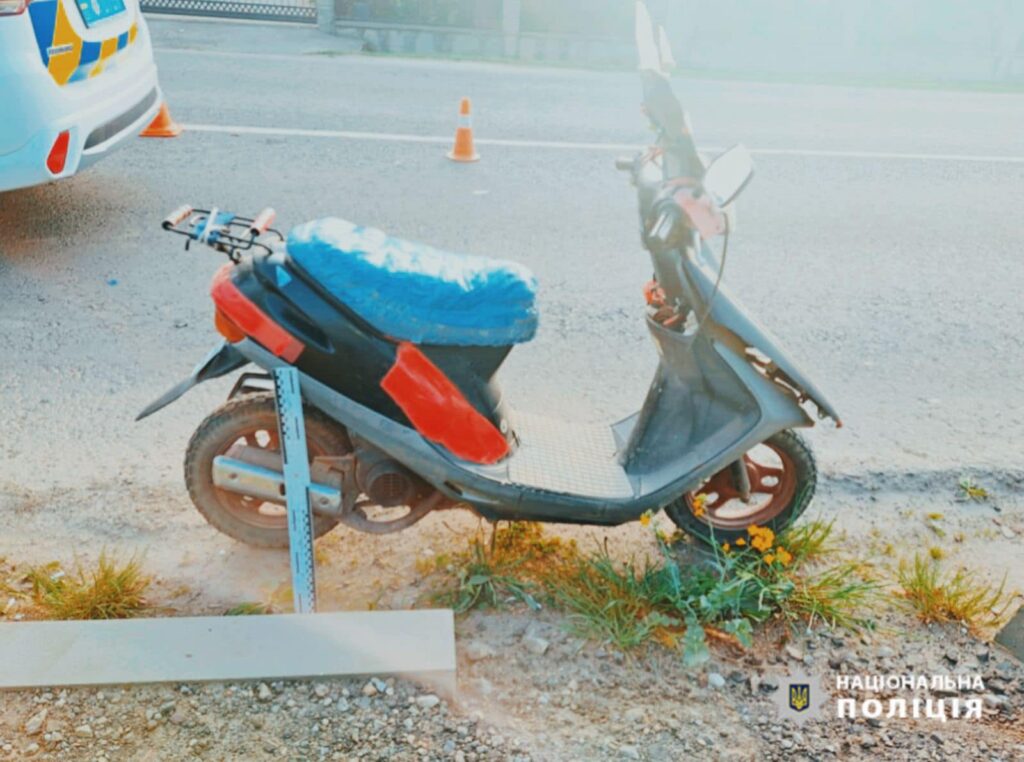 В Болехові 16-річний мотоцикліст врізався у скутериста. ФОТО
