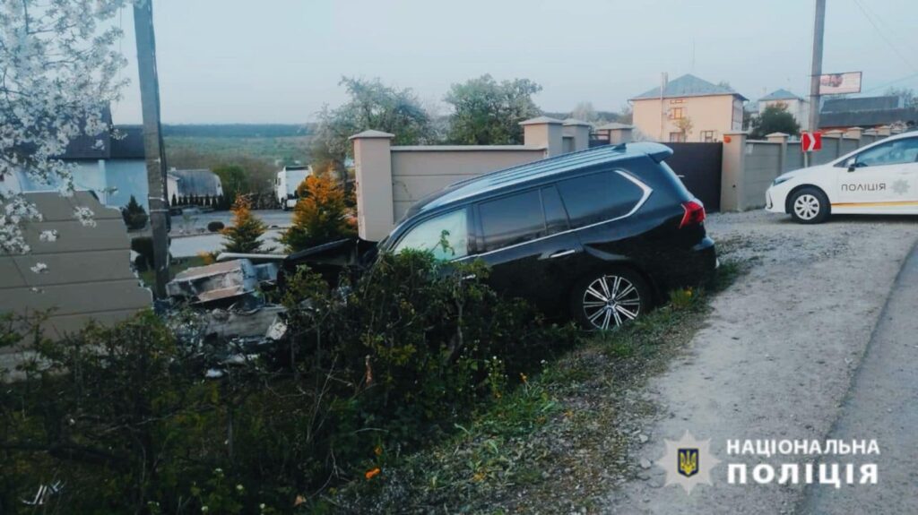 У Клубівцях Lexus протаранив Renault: є загиблі. ФОТО