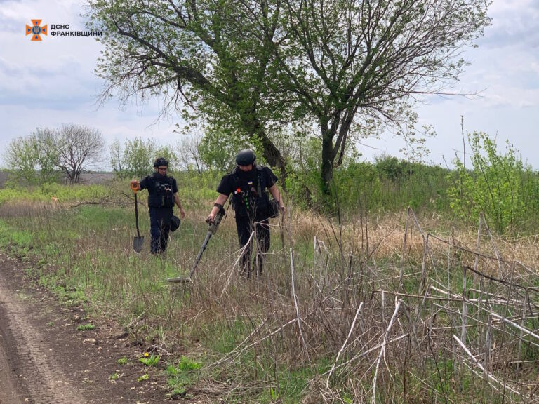 Прикарпатські сапери за два тижні знешкодили на Донеччині більше сотні вибухівок