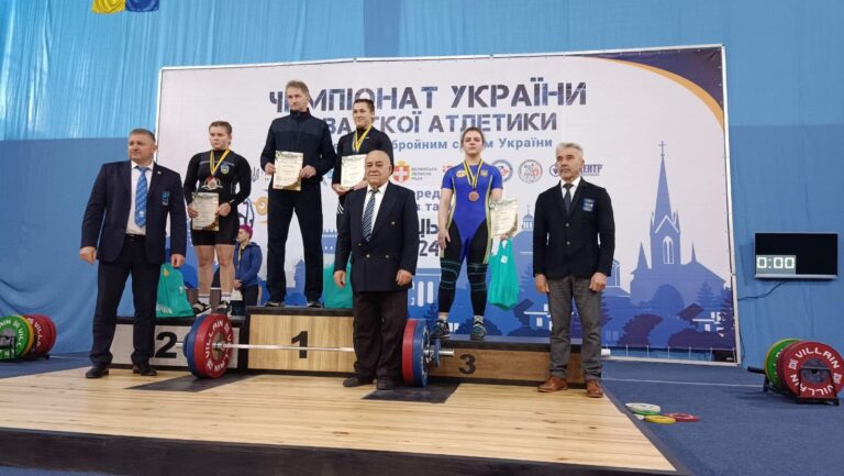 Важкоатлети з Прикарпаття здобули вісім перемог на чемпіонаті України