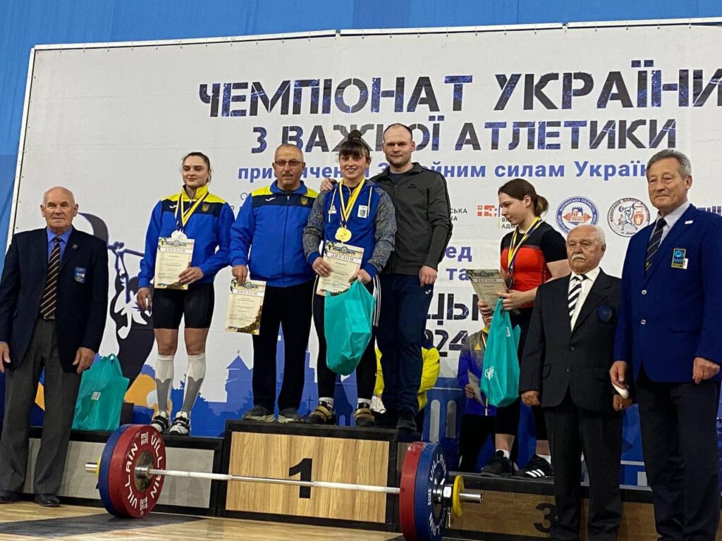 Важкоатлети з Прикарпаття здобули вісім перемог на чемпіонаті України