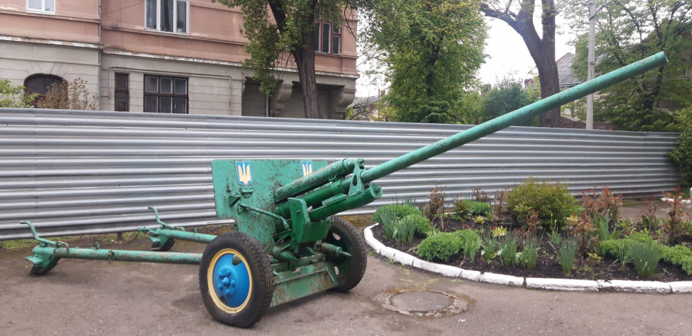 Рядянську гармату "декомунізували" у Городенківській громаді