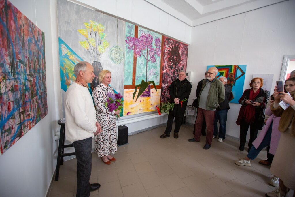 У обласному центрі стартувала виставка картин Наталії Вовчук