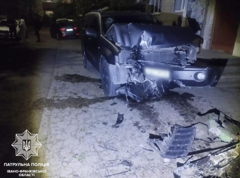 У Франківську нетверезий водій скоїв ДТП. ФОТО