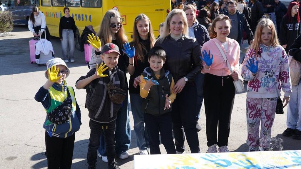 ДІТИ З ПРИФРОНТОВИХ ГРОМАД ПОКРОВСЬКОГО РАЙОНУ,ЇДУТЬ ВІДПОЧИВАТИ НА ПРИКАРПАТТЯ