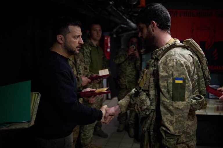 Прикарпатський "едельвейс" Валентин Стратон отримав нагороду із рук Зеленського