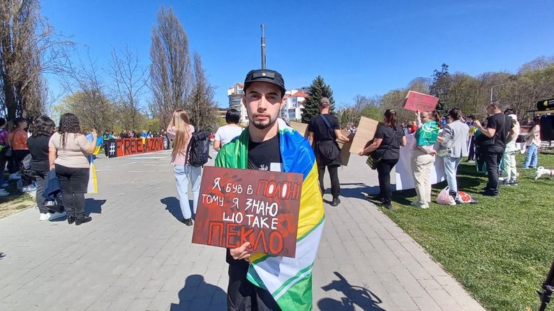 "Ми боремося і чекаємо": у Франківську відбулася акція "Free Azov" на підтримку військовополонених