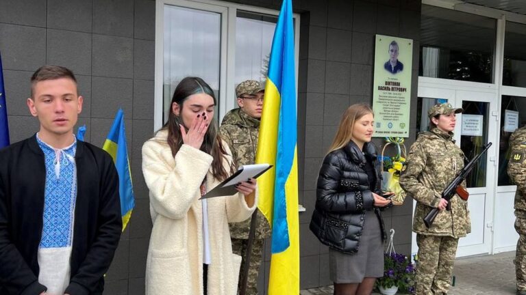 У ПНУ відкрили меморіальну дошку полеглому воїну Василю Вінтоняку