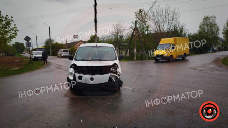 У Коломиї на перехресті не розминулися дві автівки