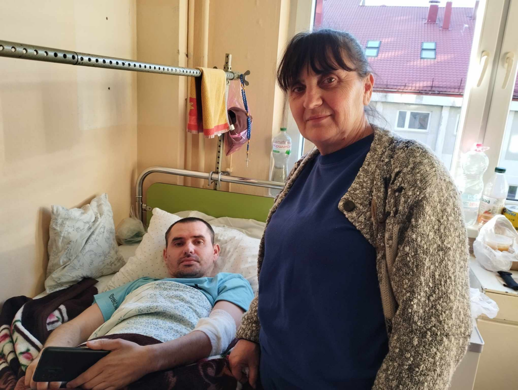 Не поет, а військовий: у Франківську лікується поранений на війні Тарас Григорович Шевченко