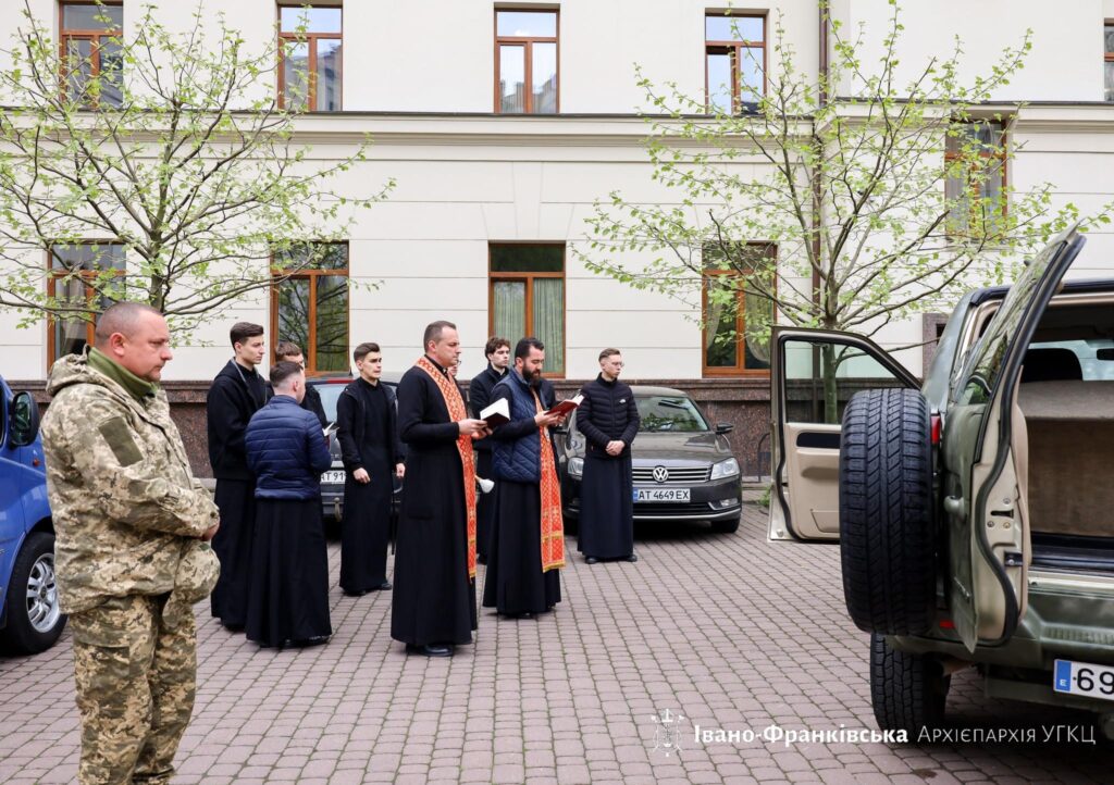 Івано-Франківська Архієпархія УГКЦ передала авто для «десятки»