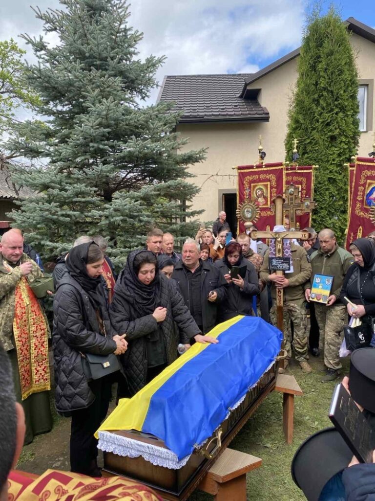 На Надвірнянщині попрощалися із хоробрим захисником України Русланом Жупником