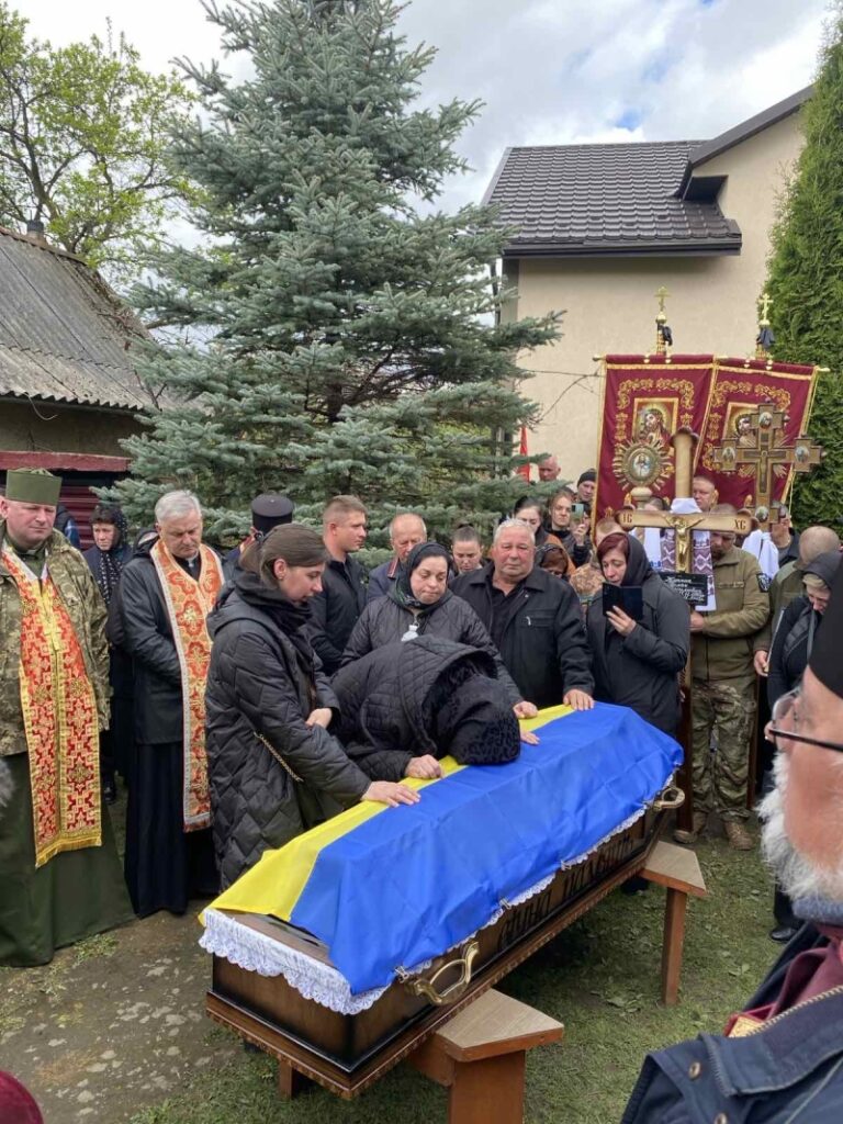 На Надвірнянщині попрощалися із хоробрим захисником України Русланом Жупником