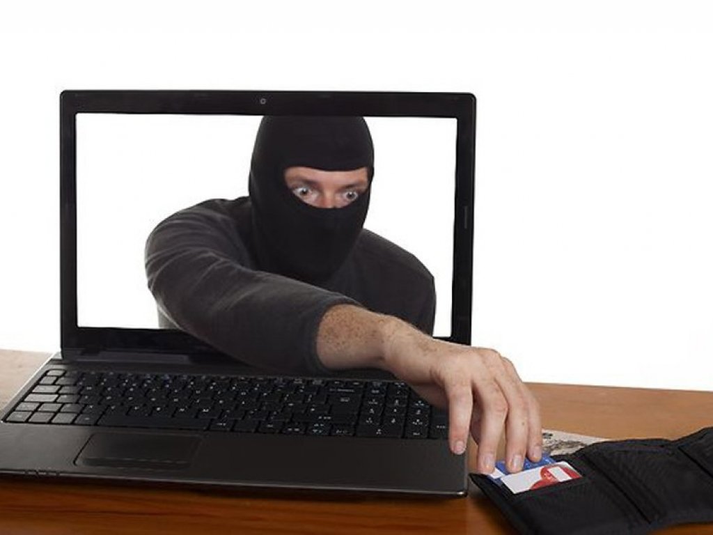Коломиянку в інтернеті ошукали аферисти - жінка втратила більше 14 тисяч гривень