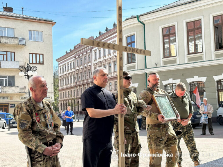 В Івано-Франківську помолилися Хресну дорогу