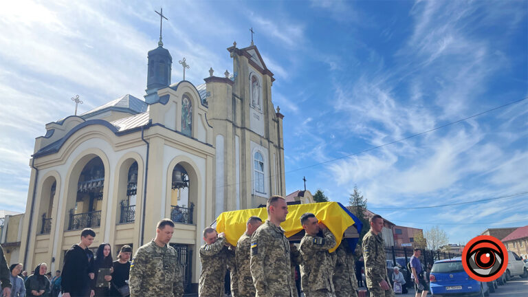 Мешканці Коломиї провели на вічний спочинок Героя Івана Кучірку