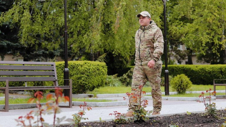 "Неправильно, що боєць, який відвоював, розносить повістки", — воїн, який після поранення служить у ТЦК на Прикарпатті