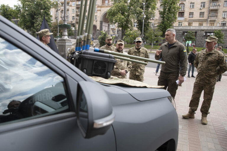 «Українська команда» передала захисникам Вовчанська термінову допомогу – партію FPV-дронів та Старлінки