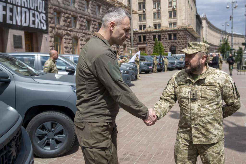 «Українська команда» передала захисникам Вовчанська термінову допомогу – партію FPV-дронів та Старлінки