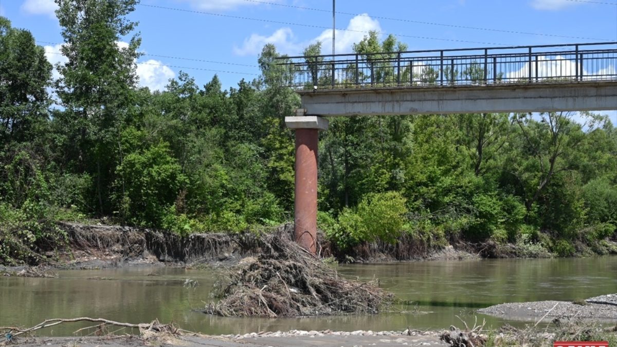 На одному із пляжів Франківська помітили збоченця, який мастурбував у кущах