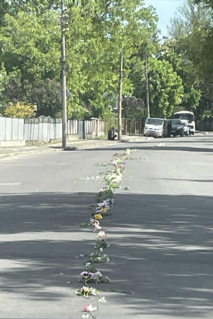 У братській могилі у Чернівцях поховали 16 бійців коломийської "десятки"