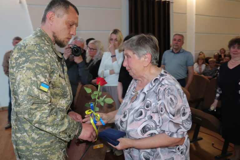 Родичам полеглих воїнів з Калуської громади передали державні нагороди