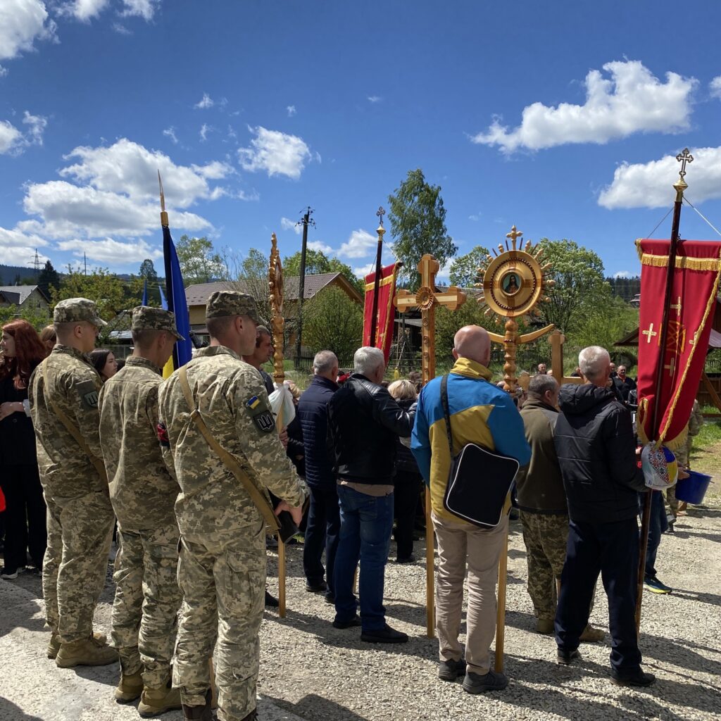 Ворохтянська громада попрощалася із 27-річним захисником Богданом Бухонком