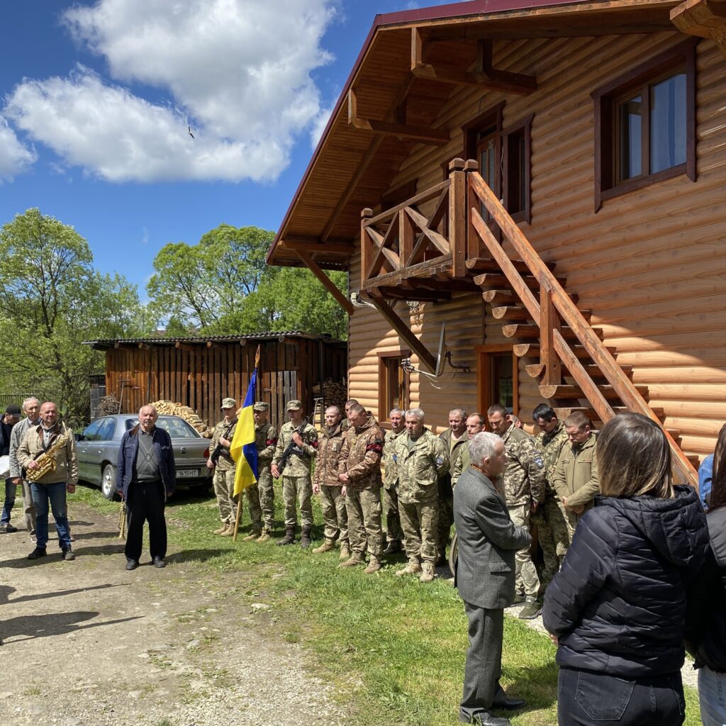 Ворохтянська громада попрощалася із 27-річним захисником Богданом Бухонком