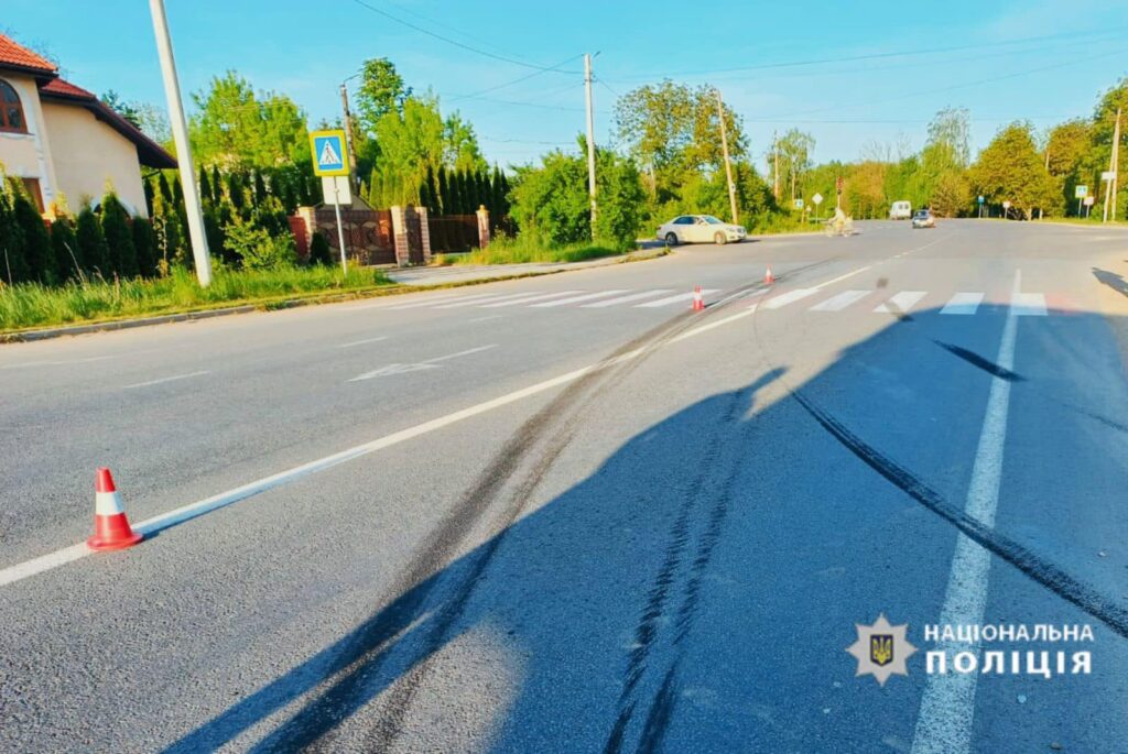 На Прикарпатті вантажівка насмерть збила жінку. ФОТО