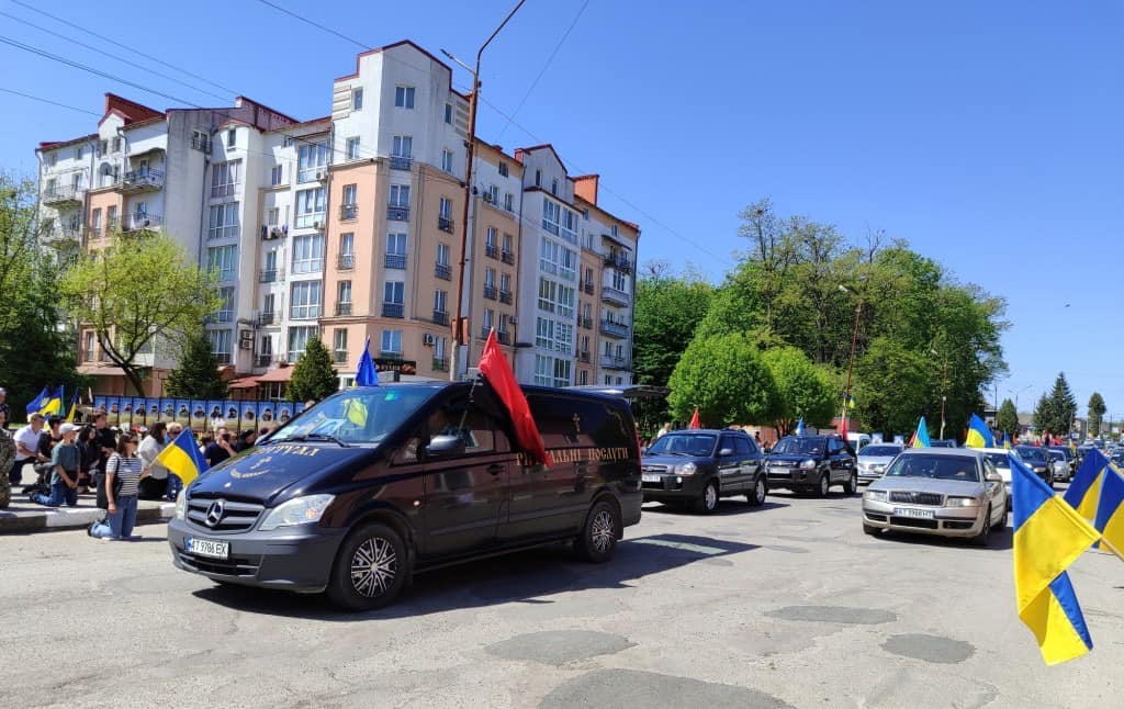 У Тлумачі попрощалися із загиблим на війні Андрієм Саєнком