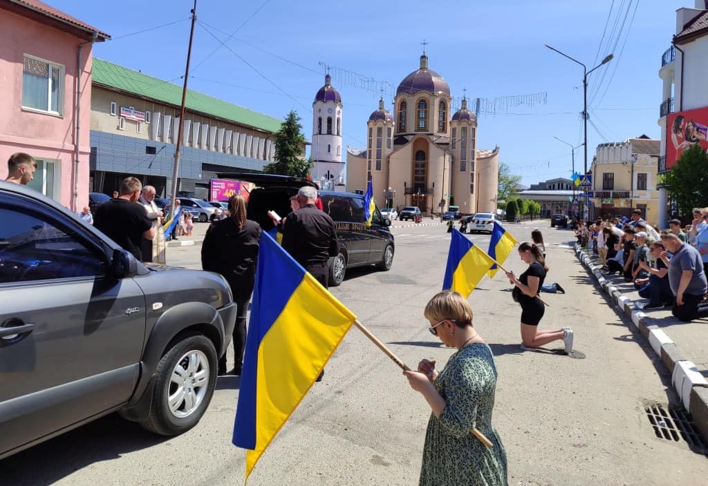 У Тлумачі попрощалися із загиблим на війні Андрієм Саєнком