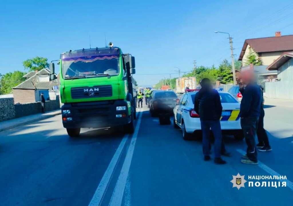 Двоє травмованих та загинув пішохід - поліція Франківщини повідомила деталі автопригод