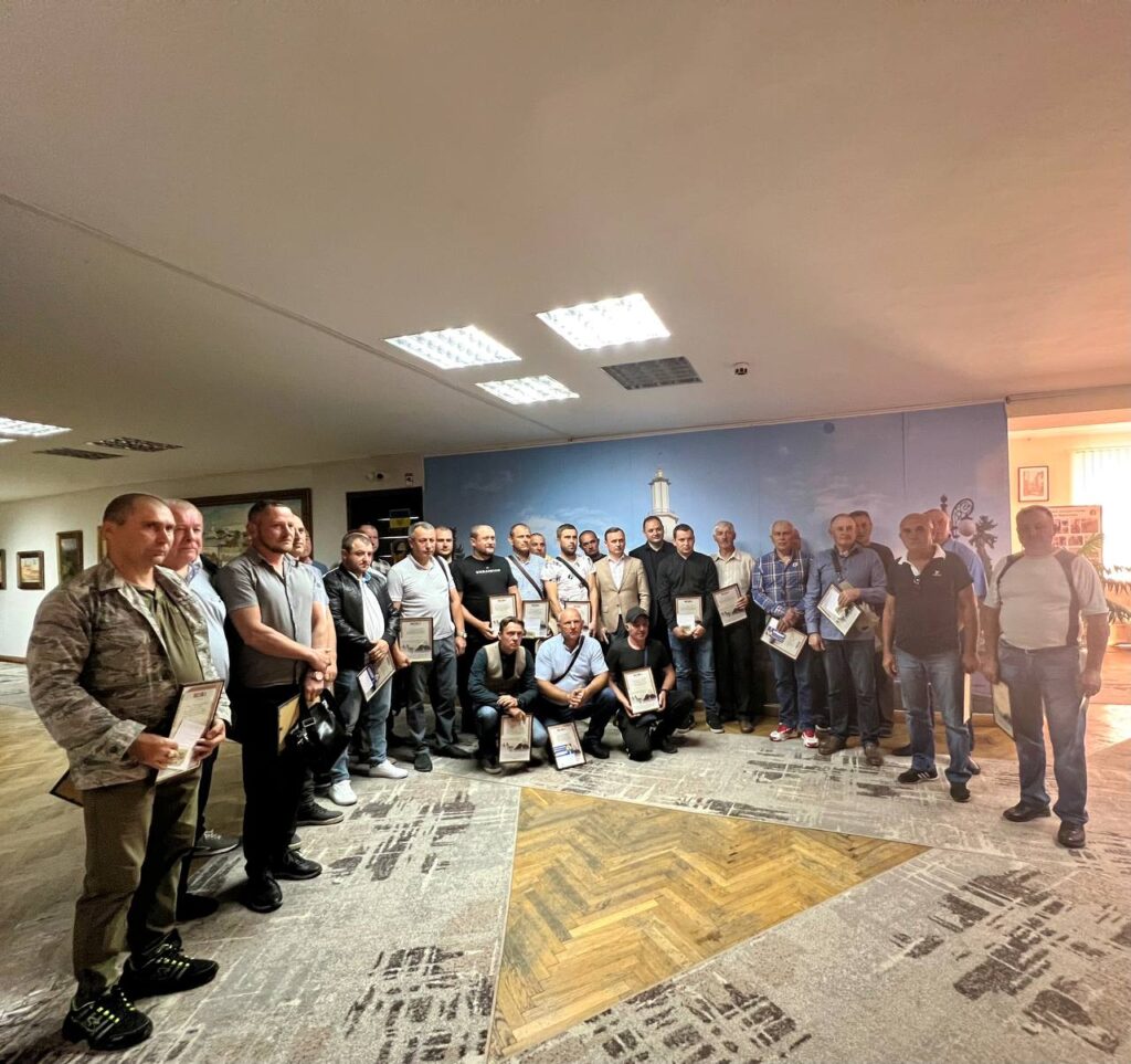 Нагородили франківських комунальників,котрі будували фортифікації на Донеччині,Руслан Марцінків