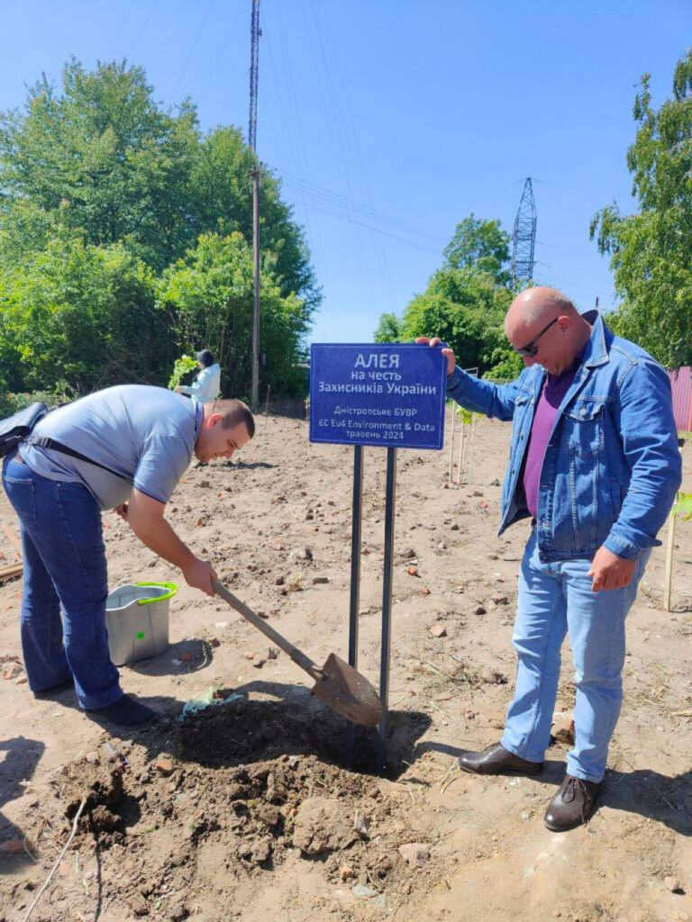 На честь захисників України у Дубівецькій громаді на березі Дністра висадили Алею каштанів