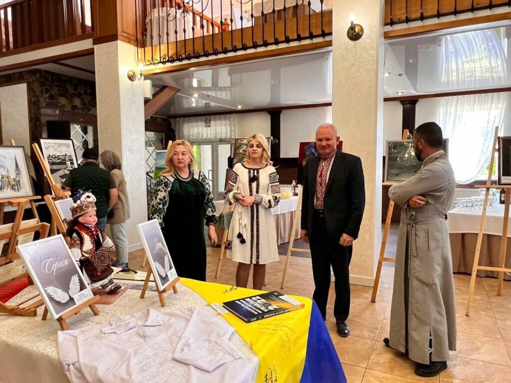 У Калуші на благодійному аукціоні зібрали 330 тисяч гривень для українських військових