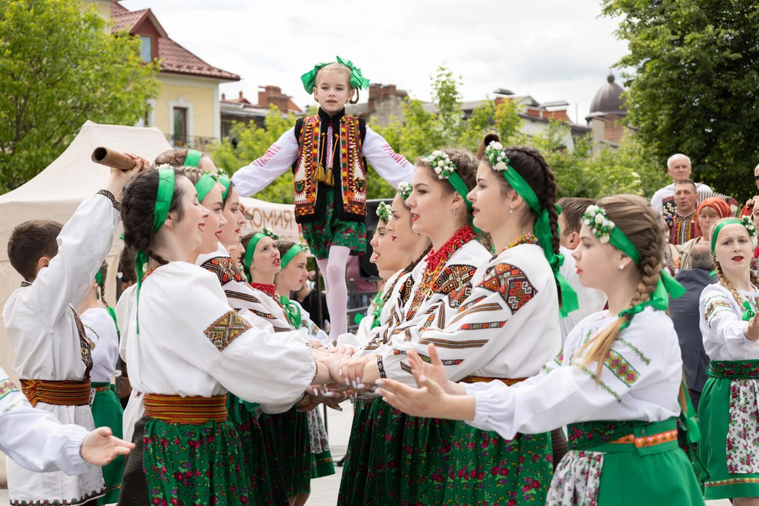 фестиваль Писанка завершився у Коломиї,Богдан Станіславський,Виступи десятків колективів з Коломийщини