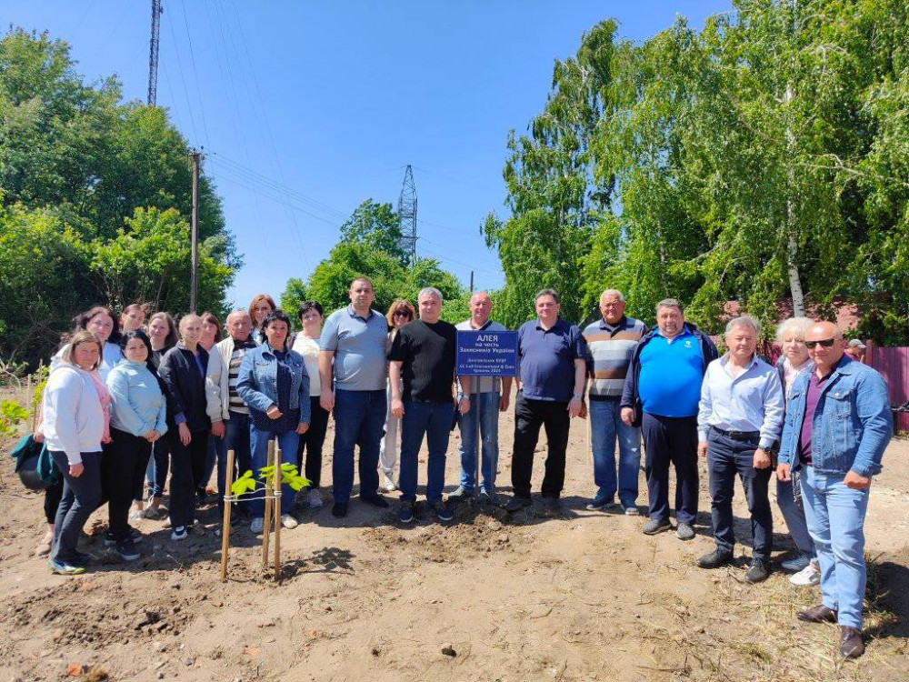 На честь захисників України у Дубівецькій громаді на березі Дністра висадили Алею каштанів