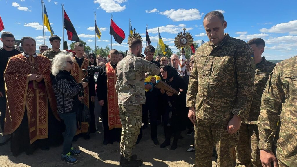 На Франківщині провели в останню дорогу захисника Плитуса Андрія