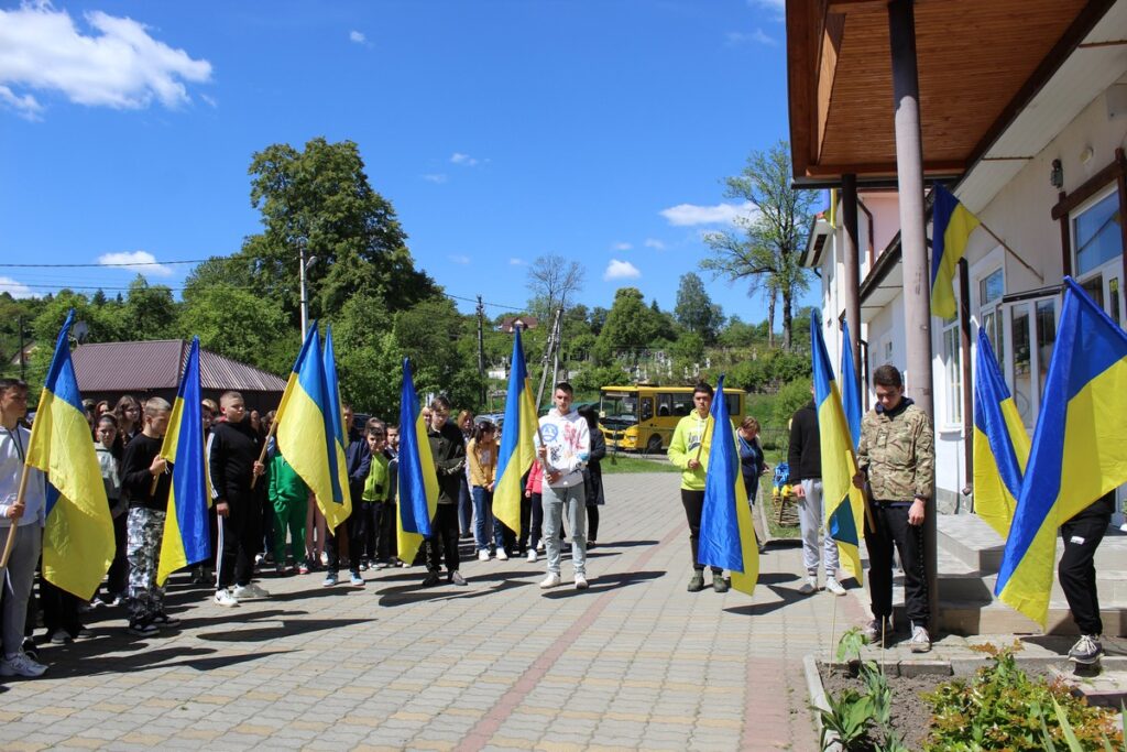 На Надвірнянщині відкрили меморіальну дошку полеглому прикордоннику Юрію Товпашку